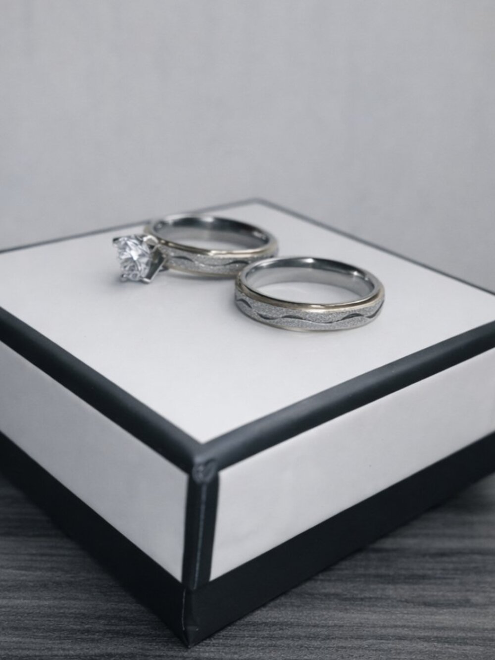 2pcs Set Two Tone Round Cut CZ Engagement Wedding Ring Set Size 8 - Picture 5 of 6